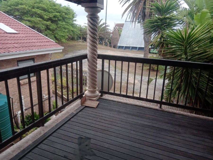6 Bedroom Property for Sale in Paradise Beach Eastern Cape